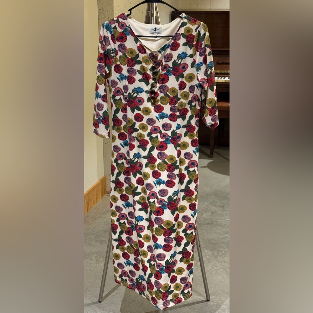 Vintage Floral Print Midi Dress with Gold Buttons, 3/4 sleeves